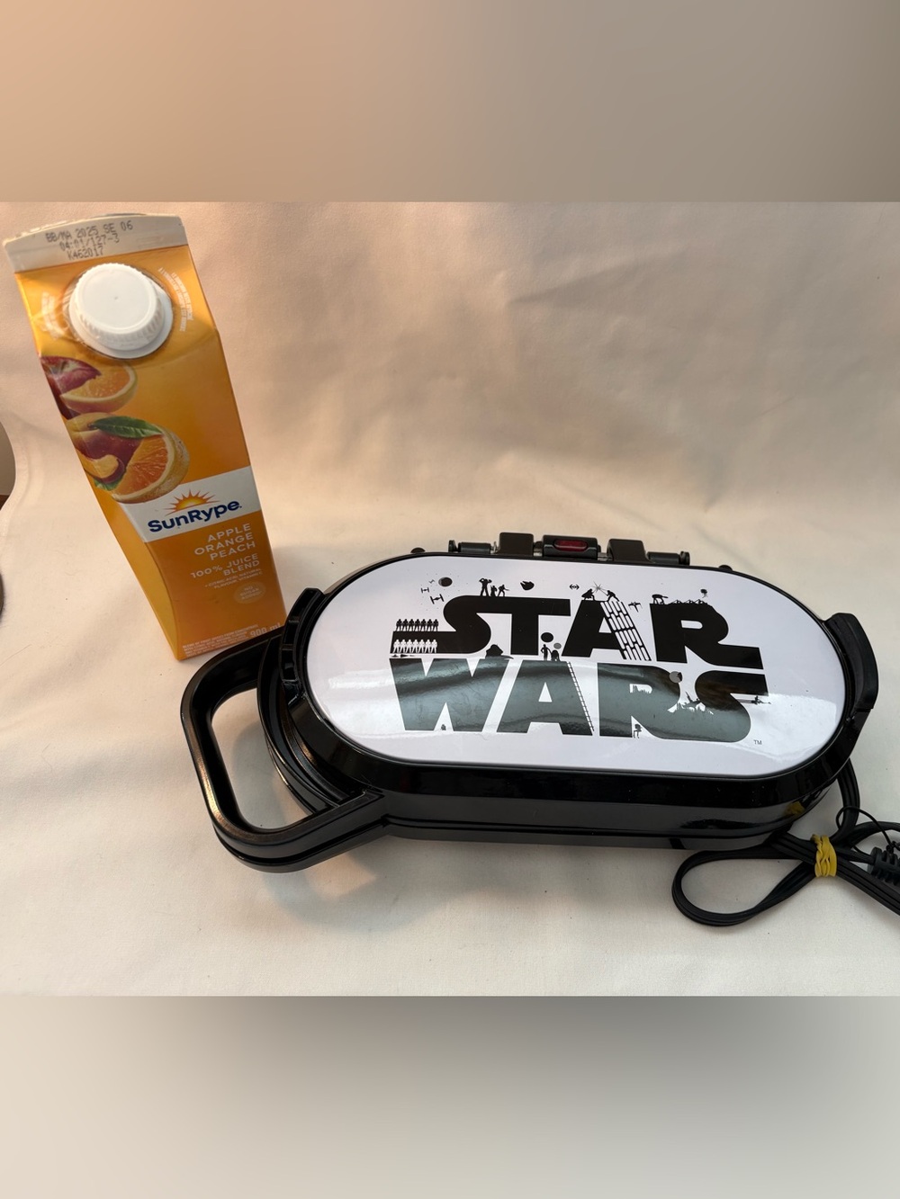 Disney/Star Wars/R2-D2/Darth Vader ..electric pancake maker